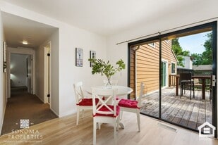 1053 Sonoma Glen Cir in Glen Ellen, CA - Building Photo