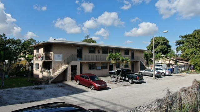 653 NW 30th St in Miami, FL - Building Photo