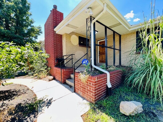 2875 S Sherman St in Englewood, CO - Building Photo - Building Photo