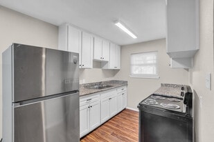 The Yellowstone Apartments in Houston, TX - Building Photo