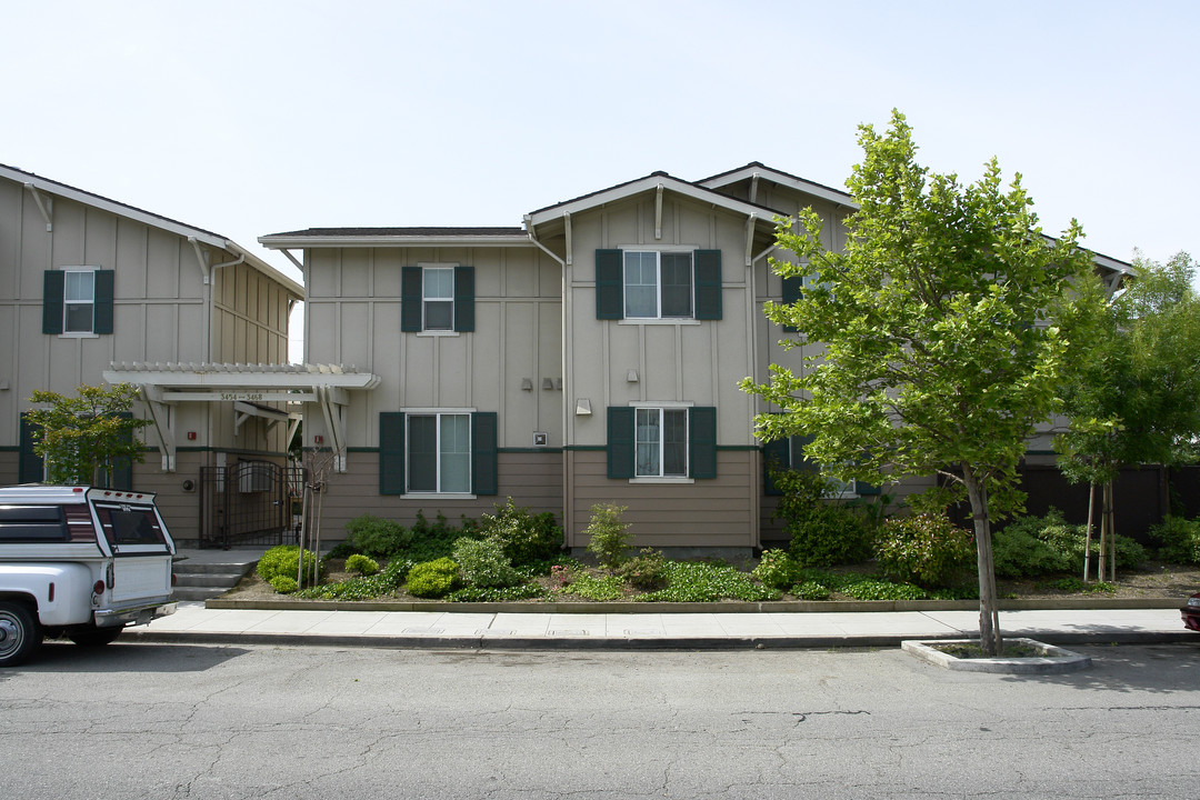 Rolison Garden Apartments in Redwood City, CA - Building Photo