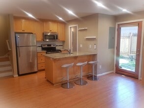 2935 SE Taggart St in Portland, OR - Building Photo - Building Photo