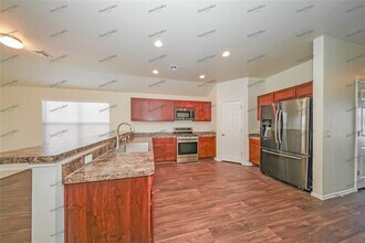 10201 Hidden Village Dr in Oklahoma City, OK - Building Photo - Building Photo