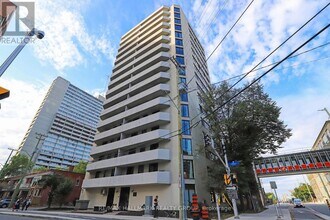 200 Bay St in Ottawa, ON - Building Photo - Building Photo