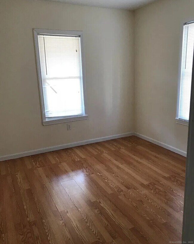 303 Poplar St in Bridgeport, CT - Building Photo - Building Photo