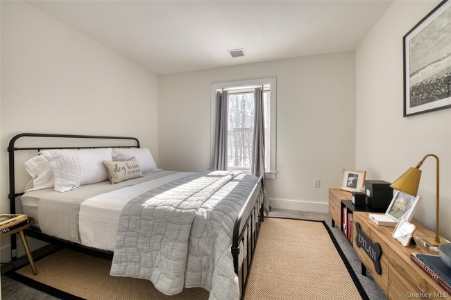 13595 Soundview Ave in Southold, NY - Building Photo - Building Photo