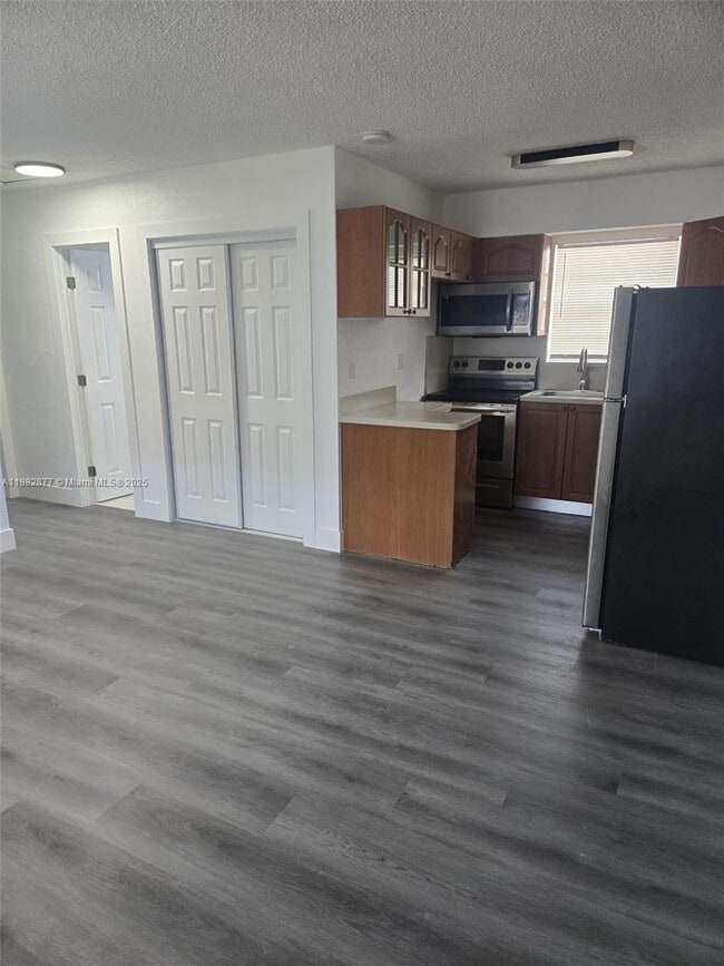 2617 NW 23rd Ave in Miami, FL - Building Photo - Building Photo