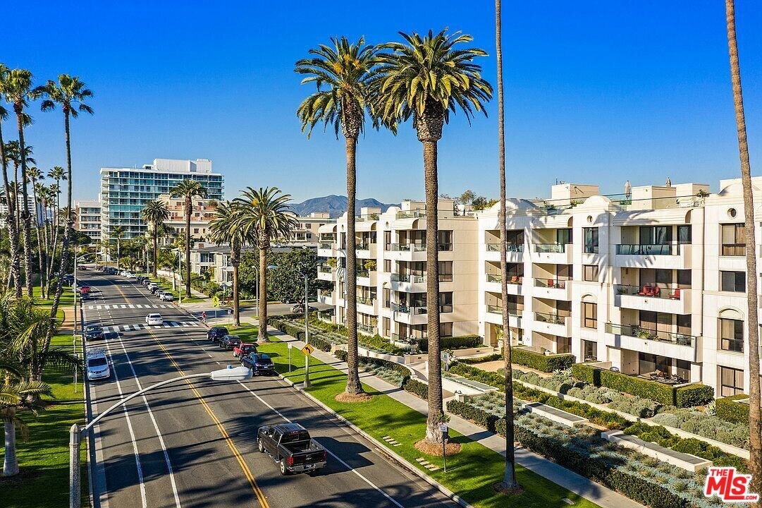 701 Ocean Ave in Santa Monica, CA - Building Photo
