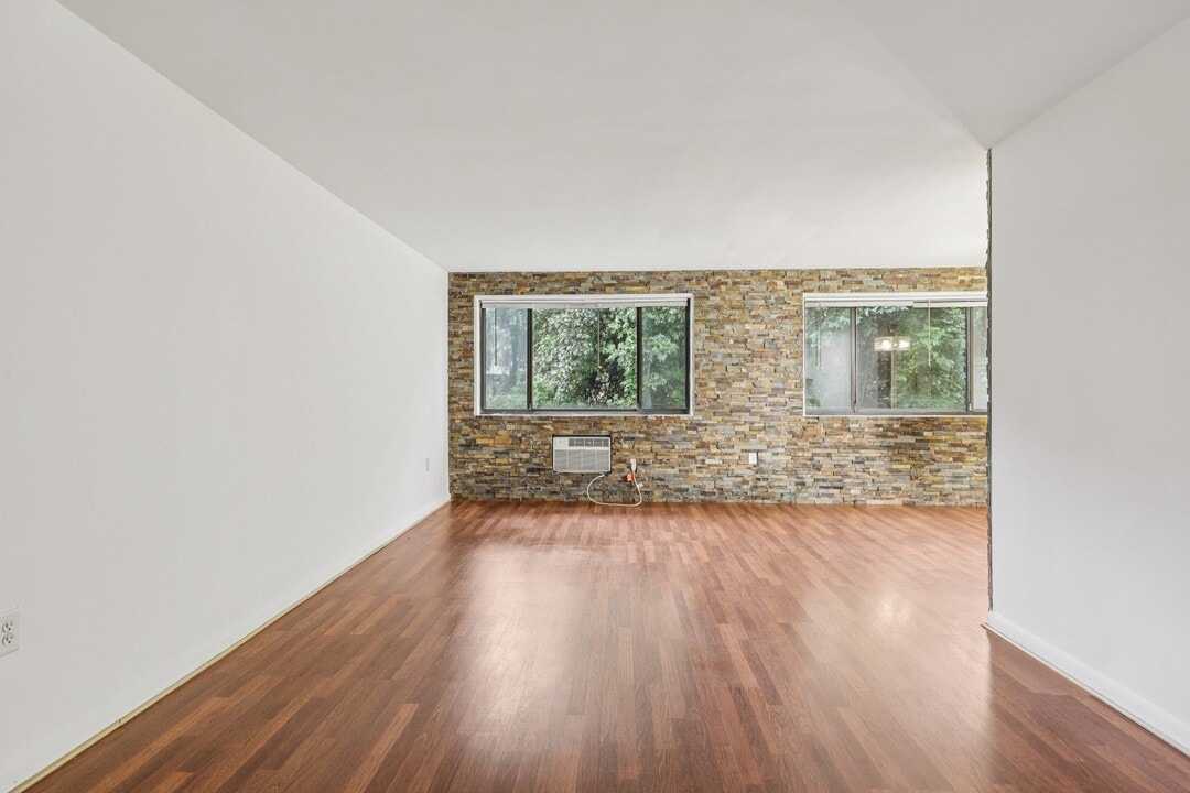 500 Thayer Ave, Unit 403 in Silver Spring, MD - Building Photo