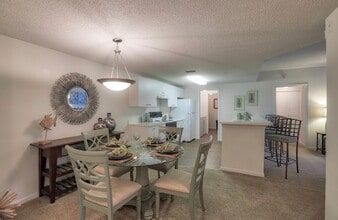28151 Dovewood Ct in Bonita Springs, FL - Foto de edificio - Building Photo