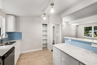 1185 Oakfield Dr SE in Atlanta, GA - Building Photo - Building Photo