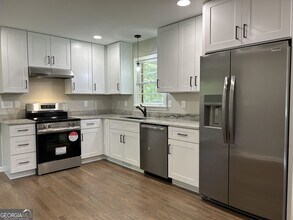 720 Jewel Pl SW in Lilburn, GA - Building Photo - Building Photo
