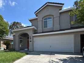 1037 Sandra St in Los Banos, CA - Building Photo