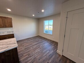1184 N E Garland Rd in Garland, UT - Foto de edificio - Building Photo