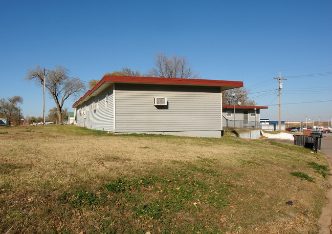 1103 NW Carroll Dr in Lawton, OK - Building Photo - Building Photo