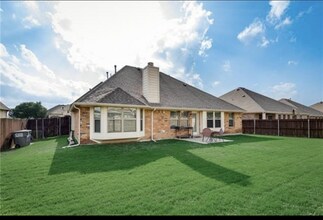 2902 Aurora Mist Dr in Little Elm, TX - Foto de edificio - Building Photo
