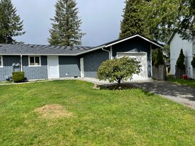 9729 5th St NE, Unit A in Lake Stevens, WA - Building Photo