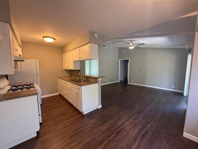 5202 Provencial Dr in Austin, TX - Building Photo - Building Photo