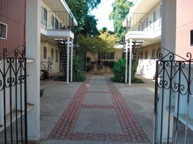 White Front Apartments in Yuba City, CA - Building Photo