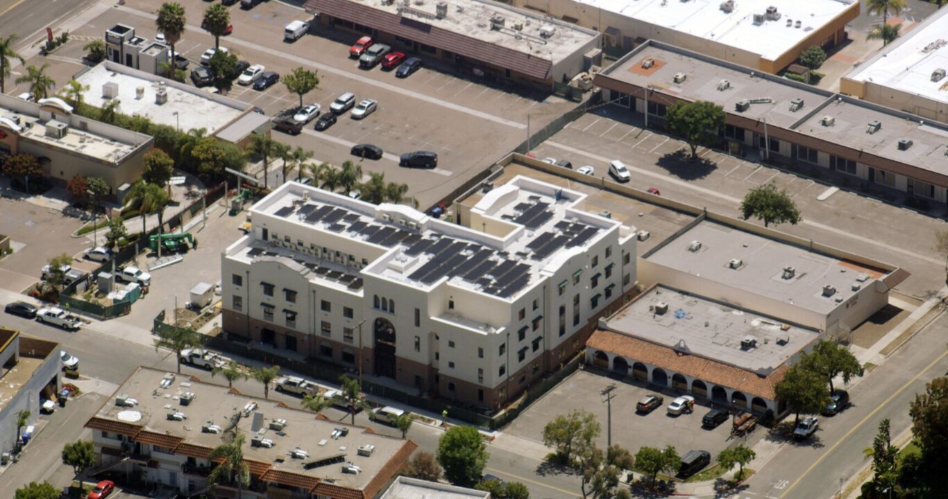 Greenbrier Village Apartments in Oceanside, CA - Building Photo