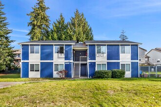 13419 98th Avenue Ct E in Puyallup, WA - Foto de edificio - Building Photo