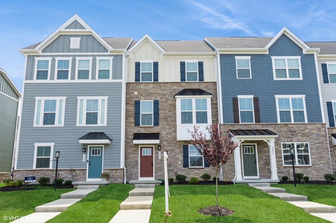 4806 Spruce Rd in Gibsonia, PA - Foto de edificio