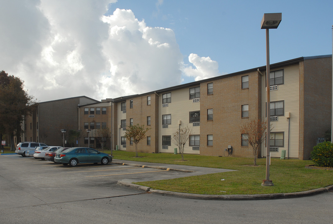 Baten Arms Apartments in Beaumont, TX - Building Photo