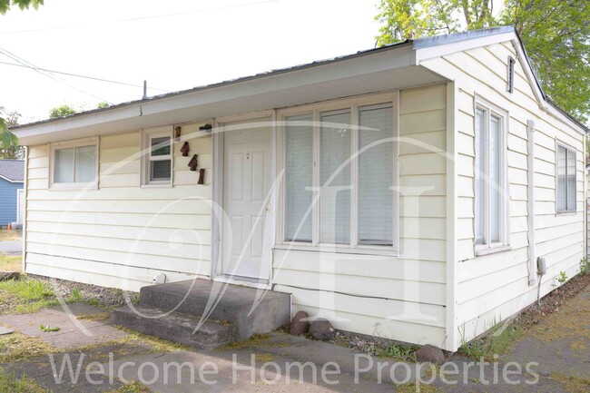 property at 1441 E Sumach St