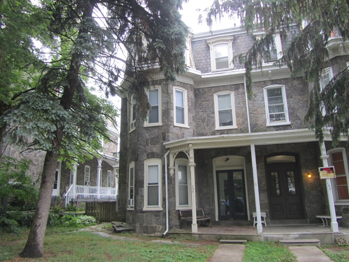 144 Sumac St in Philadelphia, PA - Foto de edificio