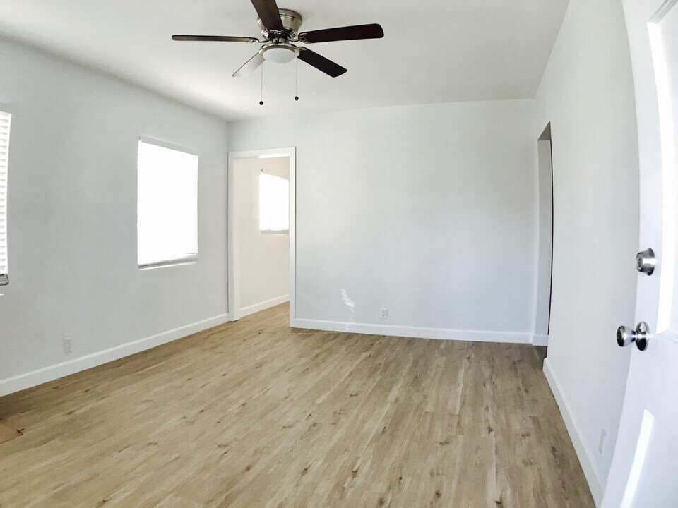 1122 La Boice Dr in Glendale, CA - Building Photo