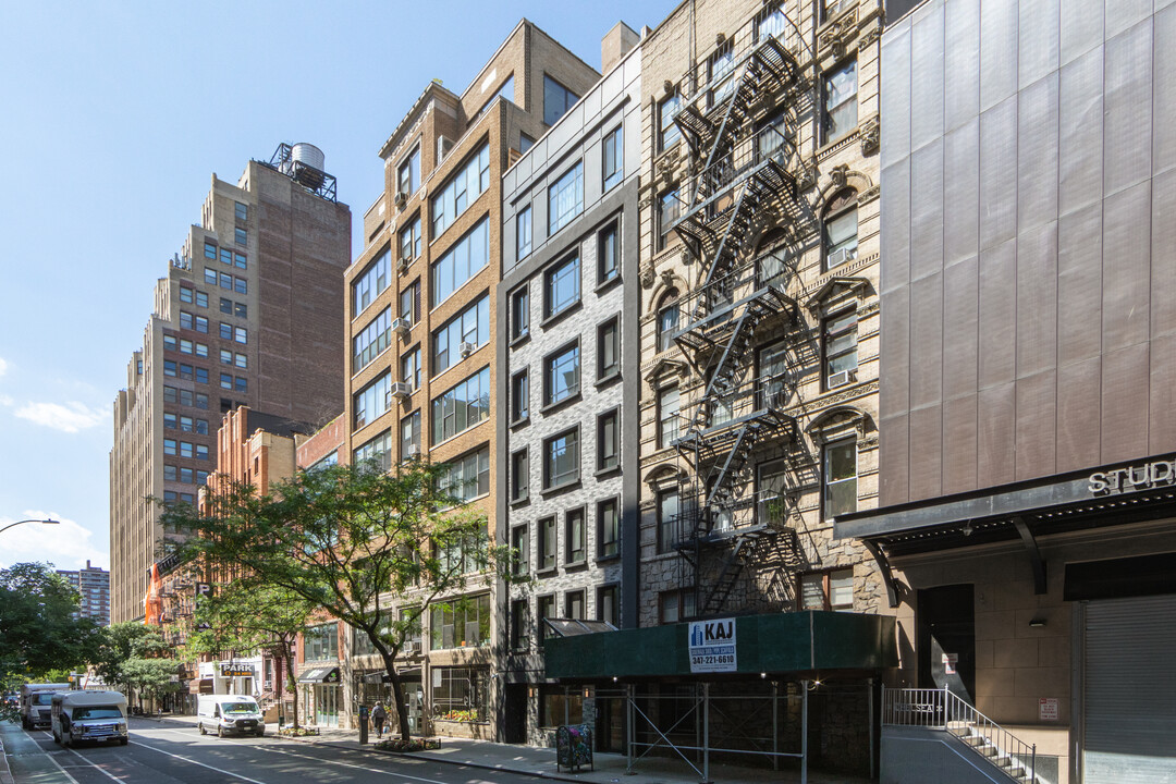 231 W 26th St in New York, NY - Building Photo