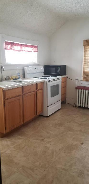 208 W 3rd Ave in Keewatin, MN - Building Photo - Building Photo