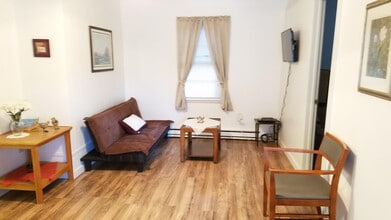 29 Chester Rd in Becket, MA - Foto de edificio - Building Photo