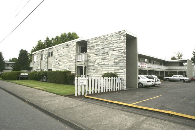 Weidler Plaza in Portland, OR - Building Photo - Building Photo