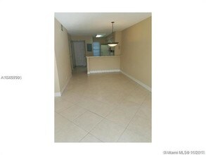 2226 N Cypress Bend Dr-Unit -210 in Pompano Beach, FL - Building Photo - Building Photo