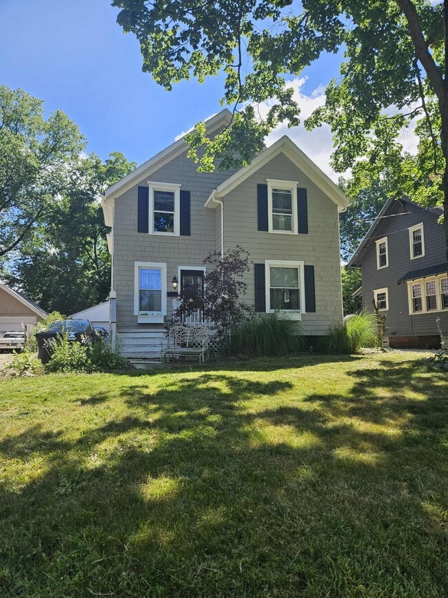 93 N Rose Blvd
