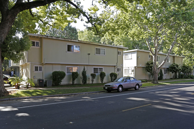 331 Alhambra Blvd in Sacramento, CA - Building Photo - Building Photo