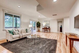 4742 281st Ave NE, Unit 1 in Redmond, WA - Building Photo