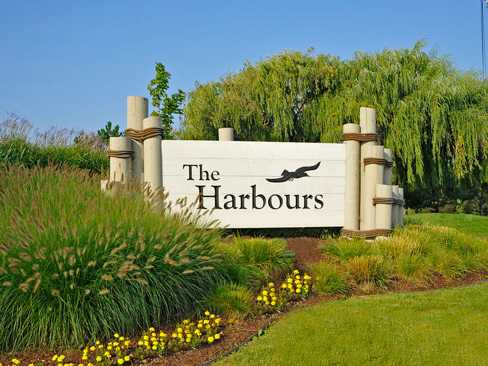 The Harbours Apartments in Clinton Township, MI - Building Photo