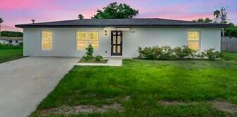 845 Kenilworth Ct in Titusville, FL - Building Photo