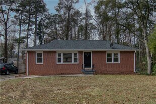 2232 Old Spring Rd in Smyrna, GA - Building Photo