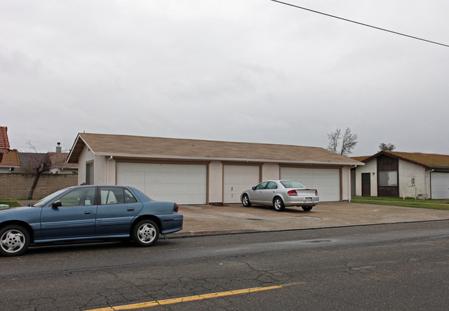 3400 Fosberg Rd in Turlock, CA - Foto de edificio - Building Photo