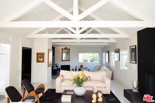 3063 Deep Canyon Dr in Beverly Hills, CA - Building Photo