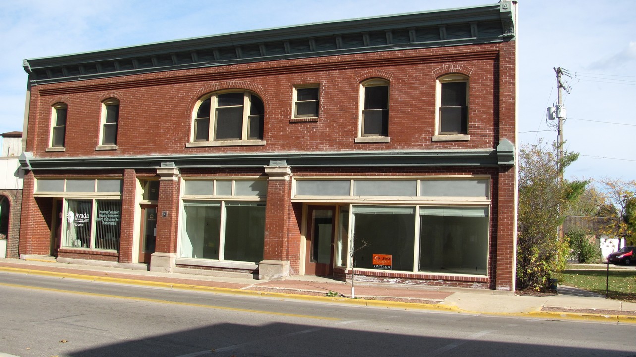 Dunlap Square Apartments in Marinette, WI - Building Photo