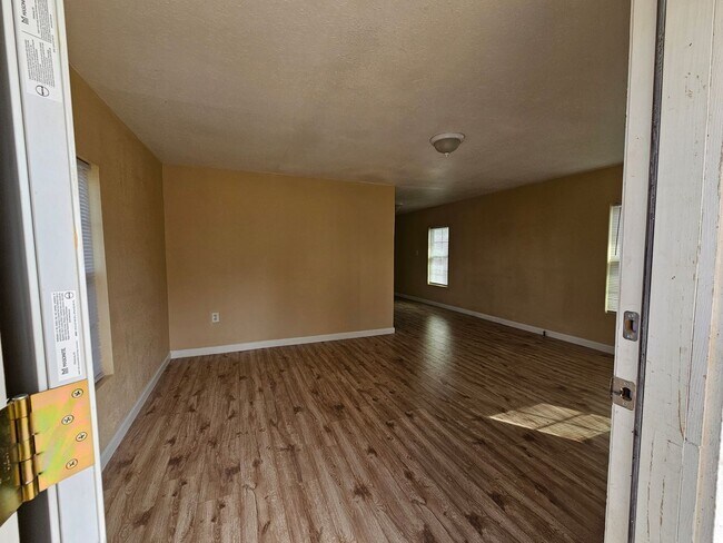 306 W 11th St in Hale Center, TX - Building Photo - Building Photo