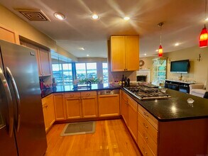 10 Harbour Close in New Haven, CT - Building Photo - Building Photo