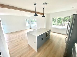 3795 Rosewood Ave in Los Angeles, CA - Building Photo - Building Photo