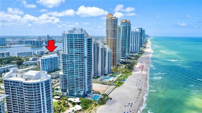 17550 Collins Ave in Sunny Isles Beach, FL - Foto de edificio - Building Photo