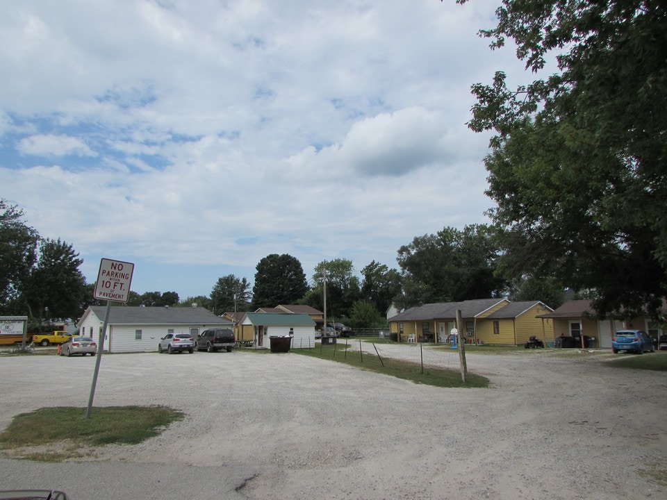 2352 S St Rd 67 in Paragon, IN - Foto de edificio