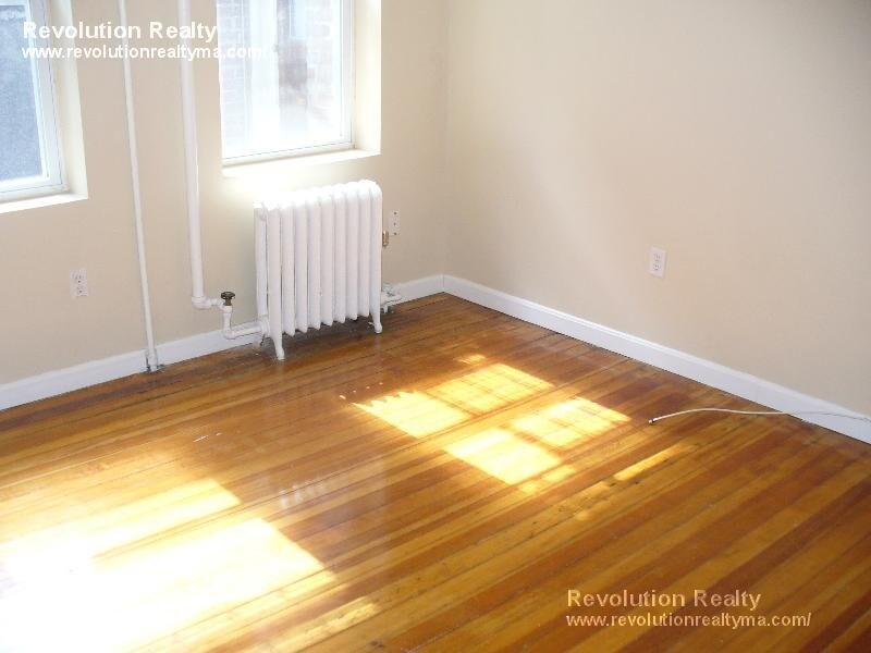 220 Hanover St-Unit -5 in Boston, MA - Building Photo